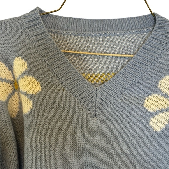 SHEIN Daisy Pattern Baby Blue V-Neck Crop Top Sweater Girls Size 13-14Y - Picture 7 of 11